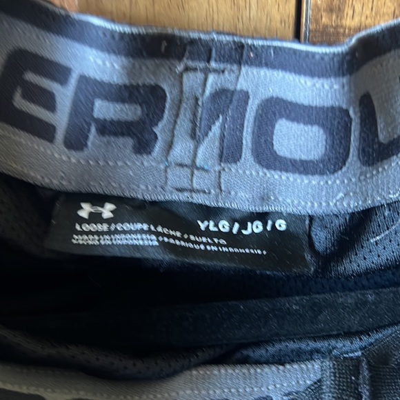 Under armour black pants, large boys, zip bottoms - Picture 2 of 4